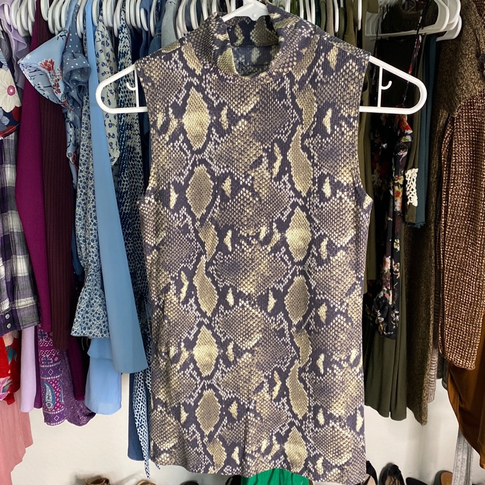 Printed Turtleneck Sleeveless Top | Size : S